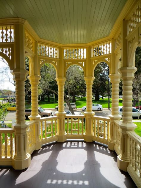 Victorian Porch Ideas, Victorian Porches, Victorian Front Porch, Architecture Victorian, Victorian Things, Victorian Bath, Victorian Porch, Victorian Exterior, Miniature Ideas