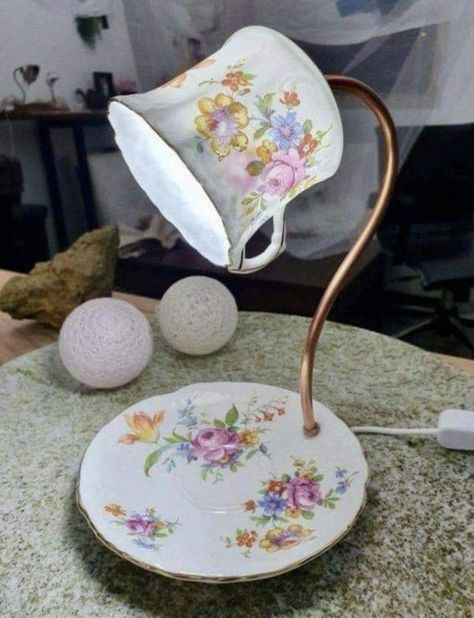 Tea Cup Lamp, Tea Cups Diy, Cup And Saucer Crafts, Tea Cup Art, Bloxburg Kitchen, Teacup Crafts, China Crafts, Decoration Shabby, Diy Lampe