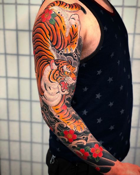 Japanese Half Sleeve, Japanese Tiger Tattoo, Mangas Tattoo, Tiger Tattoo Sleeve, Kanji Tattoo, Tattoo Japanese Style, Half Sleeve Tattoos, Unusual Tattoo, Japanese Tiger