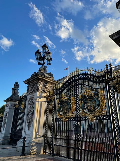 Coronation Aesthetic, Buckingham Palace Aesthetic, United Kingdom Aesthetic, England Royal Family, Kingdom Aesthetic, Royalty Dr, Country Core, Buckingham Palace London, Palace London