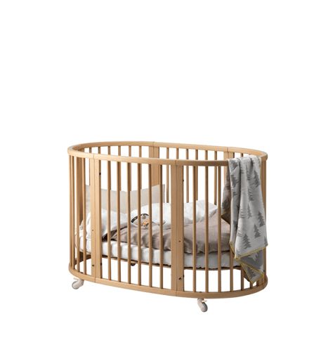 Oval crib that grows with your baby Stokke Sleepi Crib, Cradle Woodworking Plans, Natural Crib, Oval Crib, Stokke Sleepi, Nursery Room Ideas, Safari Animals Nursery, Neon Room, Dream Nurseries