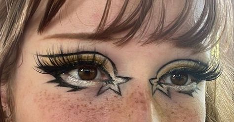 Makeup Egirl, Funky Makeup, Cute Eye Makeup, Alt Makeup, Star Graphic, Graphic Makeup, Graphic Eyeliner, Swag Makeup, Star Makeup