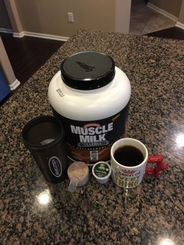 Pre Workout Powder Aesthetic, Country Boyfriend, Muscle Milk, Gym Supplements, Pre Workout Food, Gym Bro, Gym Lifestyle, College Motivation, Gym Poster