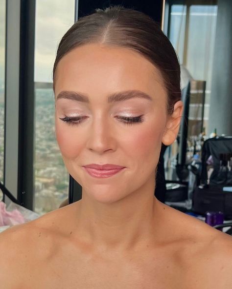 Natural Makeup Look Bridesmaid, Bridal Makeup Soft Wing, Very Natural Wedding Makeup Simple, Natural Glam For Wedding, Summer Wedding Makeup Hazel Eyes, Dewey Bridesmaid Makeup, Natural Makeup For A Wedding, Natural Makeup Look For Bridesmaid, Makeup Inspo For Wedding