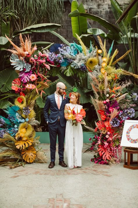 Tropical Bridal Bouquet, Colorful Weddings, Tropical Florals, Forest Birthday, Floral Installation, Tropical Bridal, Color Explosion, Boda Mexicana, Fall Florals