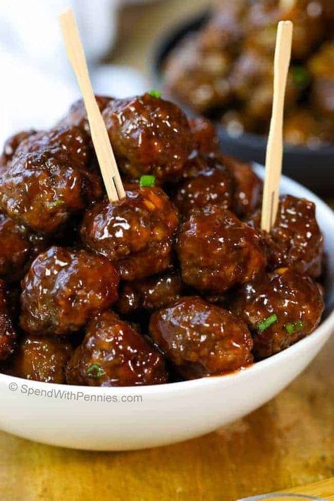 Easy 3 Ingredient Cocktail Meatballs! These delicious appetizer meatballs can be made 3 different ways and cooked on the stove top or in the slow cooker. Ketchup and Grape Jelly makes the best ever sauce! Cocktail Meatballs Grape Jelly, Easy Cocktail Meatballs, Meatball Appetizer, Meatball Appetizer Recipe, Meatball Recipes Crockpot, Cocktail Meatballs, Grape Jelly Meatballs, Sweet And Sour Meatballs, Appetizer Meatballs