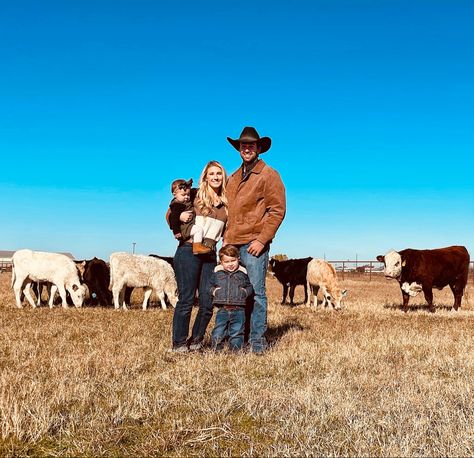 Family Goals Country, Country Lifestyle Aesthetic Family, Future Country Family Goals, Southern Family Aesthetic, Cute Country Family, Country Life Aesthetic Family, Farm Family Aesthetic, Country Life Family, Country Family Aesthetic