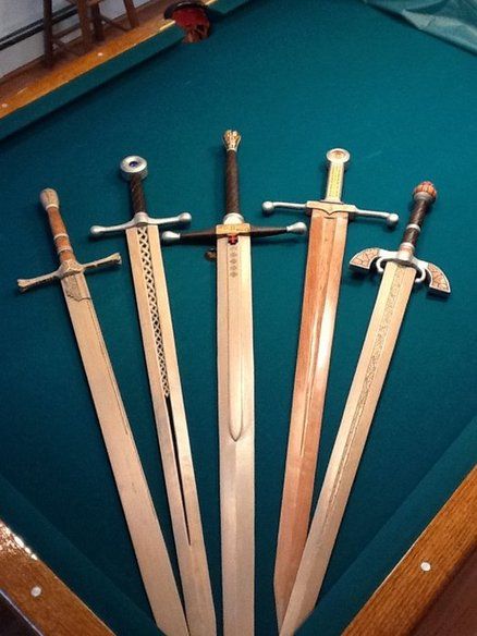 Handcarved Wooden Swords (Too involved for school, but nice design ideas for the handles) Wooden Swords Diy, Link Armor, Wooden Swords, Medieval Swords, Wooden Knife, Carved Wood Signs, Diy Wooden Projects, Diy Holz, Wood Carving Tools