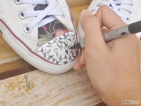 Doodles On White Converse, Painting White Converse, Decorate Converse, White Converse Diy Design, Sharpie Converse, Converse Sharpie, Converse Drawings On Shoes Grunge, White Converse Drawn On, Drawing On Converse