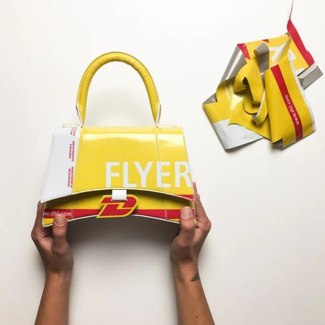 These Designers Make Bags From Upcycled Waste on Instagram Famous Fashion Quotes, Balenciaga Hourglass Bag, Upcycled Products, Upcycled Handbag, Trash Into Treasure, Upcycling Design, Upcycled Bag, Sustainable Bag, Grocery Shopping Bags