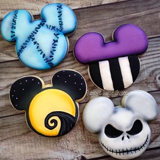 Halloween Themed Movies, Cake Pucks, Galletas Halloween, Halloween Sugar Cookies Decorated, Mouse Cookies, Star Wars Cookies, Mickey Mouse Cookies, Halloween Cookies Decorated, Halloween Sugar Cookies