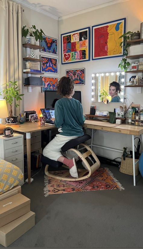 Funky Desk Setup, Artist Setup, Funky Desk, Funky Desks, Floor Desk, Doll Room, Interior Office, Cozy Home Office, Office Inspo