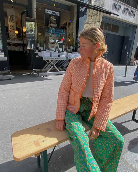 Colorful Cargo Pants Outfit, Portugese Style Fashion, Primary Colors Outfit, Portuguese Style, Portuguese Fashion, Quirky Fashion, Copenhagen Style, Fashion Aesthetics, Spring Summer 2024