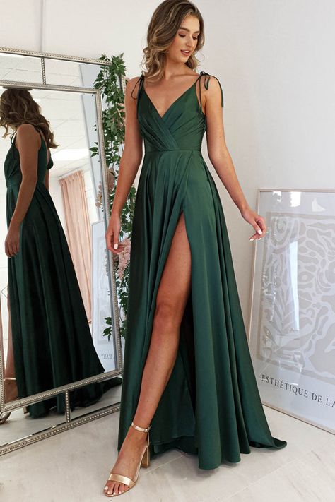 Sage Green Evening Gown, Emerald Satin Bridesmaid Dresses, Green Grad Dresses, Emerald Green Ball Dress, Emerald Green Wedding Guest Dress, Bridesmaid Green Dresses, Grad Dresses High School, Emerald Green Dress Long, Bridesmaid Dresses Styles