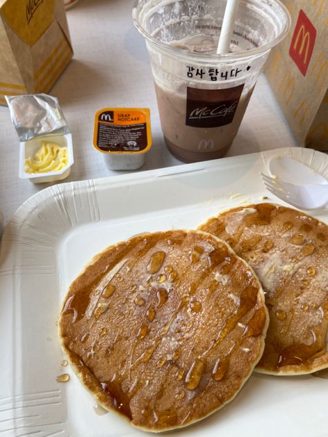 Korean Mcdonalds Aesthetic, Mcdonalds Breakfast Aesthetic, Mcdonald’s Breakfast, Korean Mcdonalds, Korean Breakfast Aesthetic, Mcdonald Breakfast, Mcdonald's Pancakes, Mcdonalds Pancakes, Healthy Mcdonalds