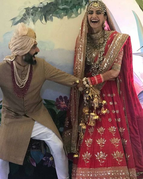 Sonam Kapoor Wedding Outfits, Shaadi Dresses, Chania Choli, Real Life Couple, Indian Groom Dress, Wedding Day Outfit, Sonam Bajwa, Celebrity Wedding Photos, Sangeet Decor