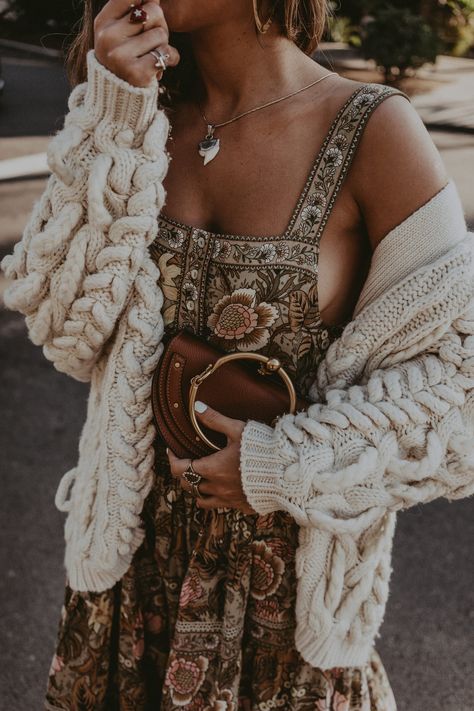 La Style Outfits, Cozy Sweaters Outfits, Looks Hippie, Visuell Identitet, Boho Street Style, Look Boho Chic, Boho Mode, Mode Hippie, West Coast Fashion