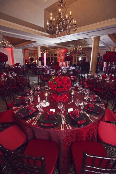 Red Quinceanera Ideas, Red Roses Centerpieces, Quince Themes, Black Red Wedding, Red Quince, Red Wedding Decorations, Quince Decorations, Red Wedding Theme, Red Quinceanera Dresses