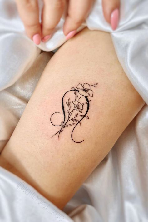 Unique Leo Tattoos Zodiac Signs, July Leo Tattoo Ideas, Leo Tattoo With Flowers, Leo Sight Tattoo, Mini Teacher Tattoo, Leo And Sunflower Tattoo, Lion Tattoo Zodiac, Floral Leo Tattoo, Leo Feminine Tattoo