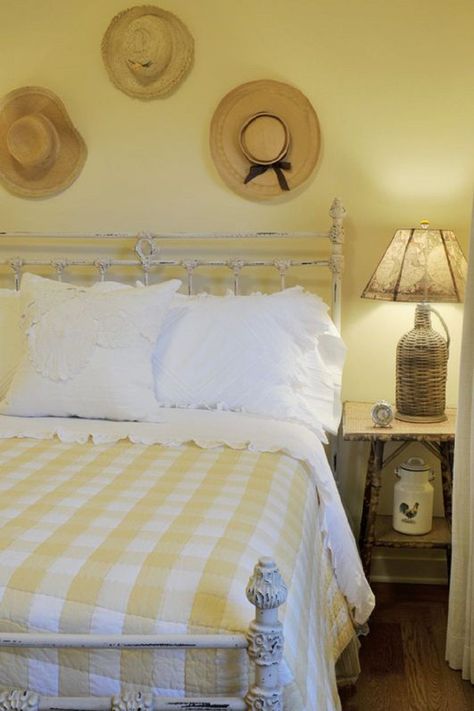 Vintage Farmhouse Bedroom, Yellow Bedroom Decor, Farmhouse Style Bedrooms, Yellow Cottage, French Country Bedrooms, Farmhouse Bedding, Cottage Bedroom, Yellow Bedroom, Country Bedroom