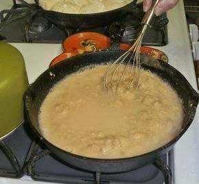 Gramma's in the kitchen: Water Gravy - Ma's good cookin'! "I make water gravy all the time. Less calories, and no milk needed. However, I've not tried it with catsup yet. " Gravy With Bacon Grease, Home Made Gravy, Easy Homemade Gravy, Country Gravy Recipe, Breakfast Gravy, Easy Brown Gravy, Bacon Gravy, Easy Gravy Recipe, Milk Gravy