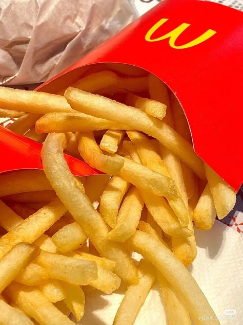 Mcdonald French Fries, Mcdonalds Fries, Yummy Comfort Food, Homemade Snacks, Food Goals, Food Obsession, Interesting Food Recipes, French Fries, Food Cravings