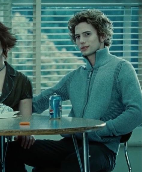 twilight Jasper Twilight, Twilight Story, Alice And Jasper, Rabastan Lestrange, Jasper Hale, Jackson Rathbone, Twilight 2008, Twilight Funny, Team Jacob