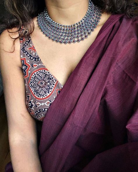 Jewellery Styling Tips, Jewellery Styling, Cotton Saree Blouse Designs, Saree Wearing Styles, Cotton Saree Blouse, Saree Wearing, Simple Saree Designs, Cotton Saree Designs, Fashionable Saree Blouse Designs