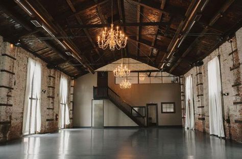 The Green Building Warehouse Venue Spaces, Warehouse Office Design, Warehouse Salon, Urban Industrial Decor, Warehouse Ideas, Loft Designs, Warehouse Loft, Warehouse Living, Warehouse Office