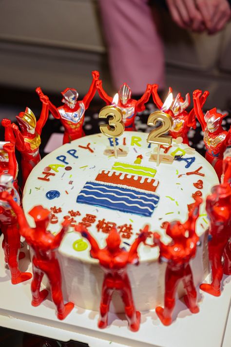 Ultraman Ultraman Cute, Ultraman Cake, Cute Cakes, 2nd Birthday, Birthday Candles, Cake Decorating, Birthday Cake, Birthday Party, Candles