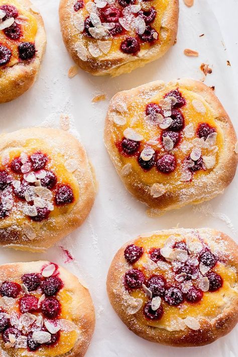 Lemon Curd & Raspberry Brioche Raspberry Brioche, Danish Pastries, Brick Kitchen, Baking Sweets, The Brick, Lemon Curd, Bagels, I Love Food, Brunch Recipes