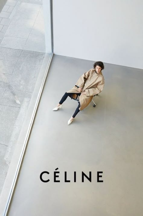 Earth Tones Fashion Marketing Campaign, Celine Campaign, Product Campaign, City Fashion Photography, Old Celine, Winter Campaign, Celine Fashion, Simple Fashion Outfits, Model Casting