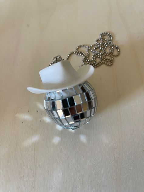 White Cowgirl Hat, White Cowboy Hat, Car Charms Rear View Mirror, Charm Accessories, Rear View Mirror Accessories, Rear View Mirror Decor, Chain Accessories, Rear View Mirror Charm, Cowgirl Hat