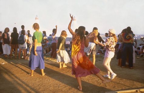 Deadheads Truck Festival, Hippie Aesthetic, The Grateful Dead, The Jam Band, Concert Aesthetic, 70s Hippie, Age Of Aquarius, Hippie Life, Hippie Love