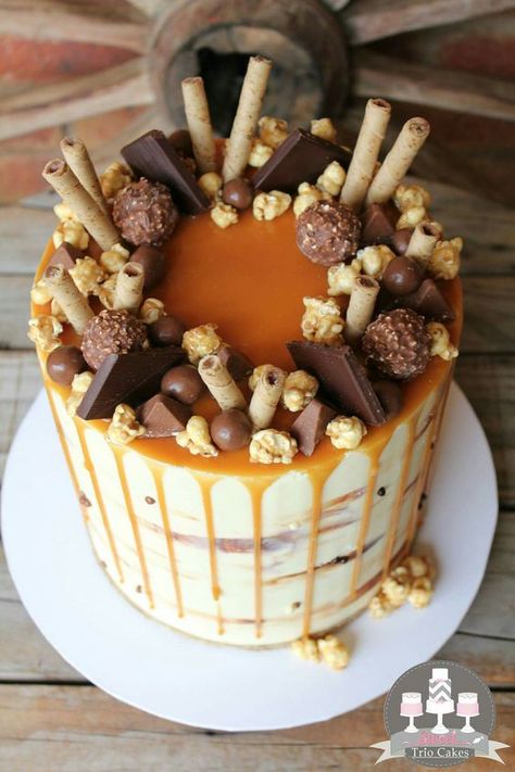 Caramel Cake Decoration, Sprinkle Drip Cake, Caramel Drip Cake, Duper Cake, Caramel Mud Cake, 18th Party, Honeycomb Cake, Caramel Treats, Butterscotch Cake