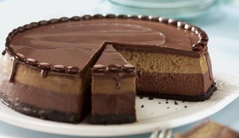 Layered Mocha Cheesecake Recipe - (egglandsbest) Caramel Cheesecake Bites, Coffee Filling, Christmas Cookie Icing, Pecan Pie Cheesecake Recipe, Layer Cheesecake, Mocha Cheesecake, Perfect Cheesecake, Chocolate Covered Coffee Beans, Pecan Pie Cheesecake