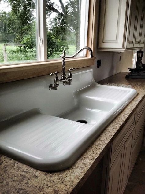 Vintage Kitchen Sink, Vintage Sink, Best Kitchen Sinks, Kitchen Sink Design, Farm Sink, Farmhouse Sink Kitchen, Sink Design, Floor Colors, Kitchen Remodeling Projects