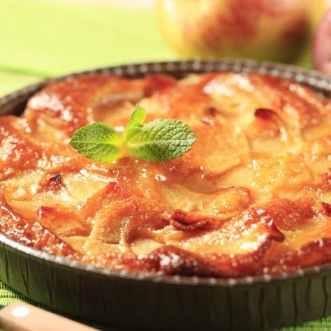 Flan aux pommes et mascarpone Apple Sponge Cake, Dessert Mascarpone, Dessert Light, Apple Pie Recipe Easy, Baked Butternut Squash, Easy Apple Pie, Apple Pie Recipes, Easiest Apples, Fruit Desserts