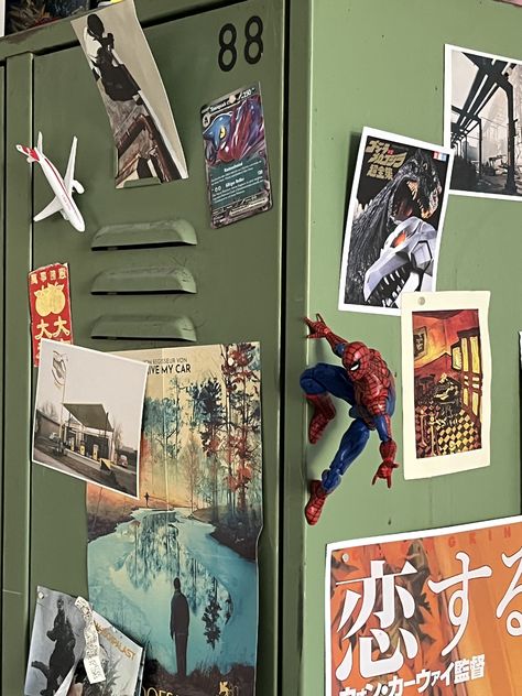 Room ideas, spider-man Marvel House Decor, Room Ideas Marvel, Spider Man Room Aesthetic, Spiderman Room Aesthetic, Spider-man Room, Transformers Bedroom, Nerd Room Aesthetic, Spider Man Bedroom Ideas, Spider Man Room