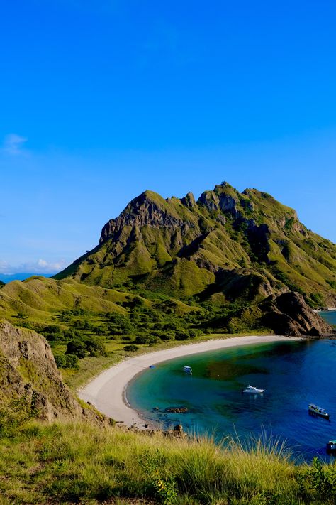 Padar Island-Labuan Bajo Indonesia Ev-2022 | Images :: Behance Labuan Bajo Indonesia, Labuan Bajo Photography, Ats Cv, Padar Island, Labuan Bajo, Labuan, Fields Photography, Soft Pastel, Beautiful Views