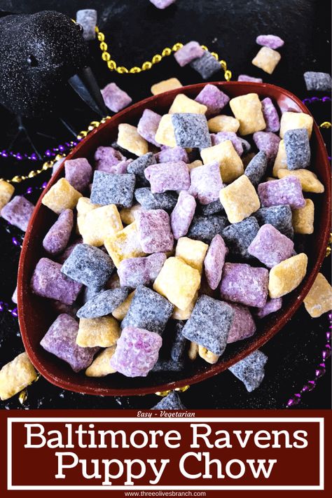 Cheer for your football team with this Baltimore Ravens Puppy Chow. The muddy buddies are Chex cereal covered in gold, purple, and black candy melts with powdered sugar. A very easy game day appetizer or dessert snack recipe. Gluten free and vegetarian. #gamedayrecipes #puppychow #baltimoreravens Baltimore Ravens Snacks, Baltimore Ravens Tailgate Food, Purple And Gold Desserts, Purple Appetizers, Purple Food Ideas Snacks, Purple Snacks For Party, Purple Foods For Party, Purple Party Foods, Friendsgiving Recipes Appetizers