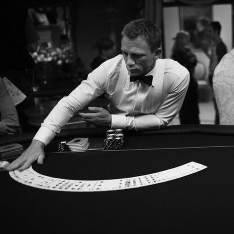 thedandydiaries: “Black and White Thursday | Daniel Craig in Casino Royale ” James Bond Tuxedo, 007 Style, James Bond Casino, James Bond Casino Royale, 007 Casino Royale, Daniel Craig 007, Daniel Graig, Greg Williams, James Bond Style