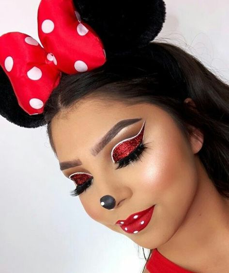 Minnie Mouse Face Makeup, Minnie Mouse Inspired Makeup, Minnie Mouse Make Up Halloween, Minnie Maus Make Up, Mini Mouse Face Painting, Mini Mouse Kostüm, Mini Mouse Makeup Ideas, Minnie Mouse Costume Makeup, Diy Minnie Mouse Makeup