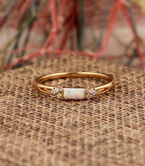 White Gold Opal Ring, Wedding Ring Silver, Engagement Ring Dainty, Vintage Wedding Ring, Gold Ring Wedding, Silver Promise Rings, Emerald Wedding Rings, Rings Metal, Silver Ring For Women