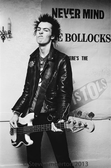 Sid Vicious Kanye And Amber Rose, Rockstar Outfit Men, Power Photoshoot, Berserk Manga Panels, Sid Vicious Nancy, Punk Editorial, Band Poses, Public Image Ltd, Punk Guy