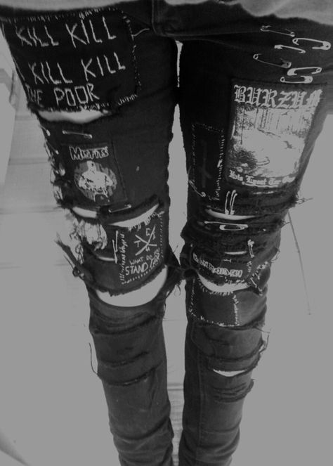 FFA Goes Punk - Album on Imgur Holey Jeans, Grunge Pants, Punk Jeans, Punk Girls, Scene Goth, Punk Pants, Punk Rock Outfits, Crust Punk, Diy Kostüm