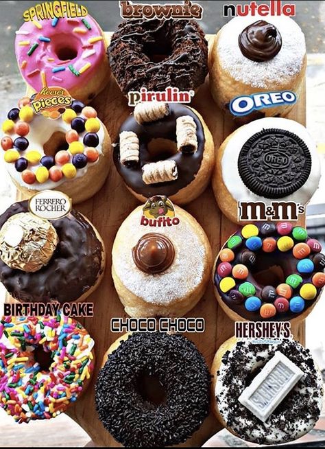 Mini Donut Maker Recipes, Donut Maker Recipes, Donat Glaze, Mini Donut Recipes, Nutella Donuts, Donut Decorating Ideas, Donuts Chocolate, Fancy Donuts, Mini Donuts Maker