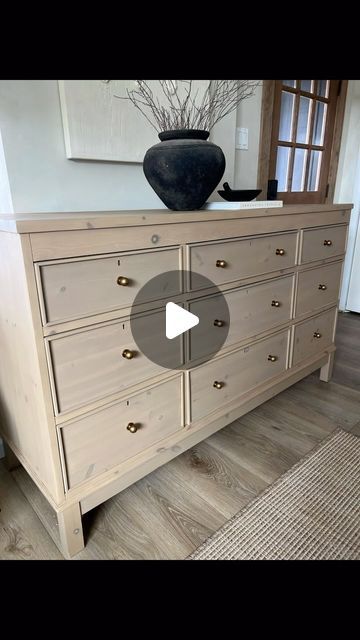 Limewash Dresser, Paint Wash Oak Cabinets, Diy Old Dresser Makeover, Chalk Paint Bedroom Furniture Ideas, Paint Wash Furniture, Oak Dresser Makeover, Furniture Rehab Diy, Old Furniture Makeovers, Refinish Dresser