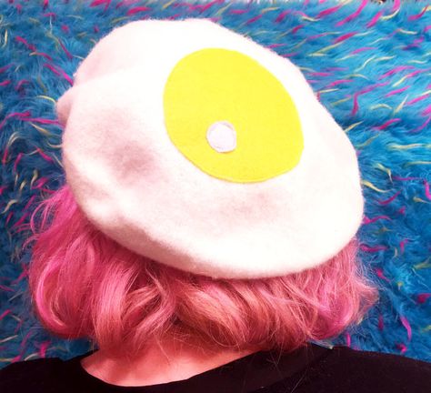 egg beret | kawaii cute kitsch harajuku grunge 90s neogal aesthetic tumblr hipster funny fairy kei pop kei aomoji kei breakfast food Egg Beret, Egg Hat, Funny Fairy, White Beret, Pop Kei, Harajuku Grunge, Tumblr Hipster, Harajuku Fashion Street, Grunge 90s