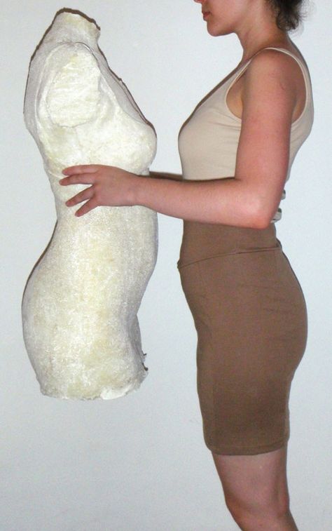 Make a dress form: hers seems to work really well and addresses the problems I have found with other diy dress forms. Im definitely going to try this one and post my results! Diy Vetement, Dress Forms, Couture Sewing, Diy Dress, Dress Form, Custom Dresses, Sewing Techniques, Sewing Clothes, Fashion Sewing